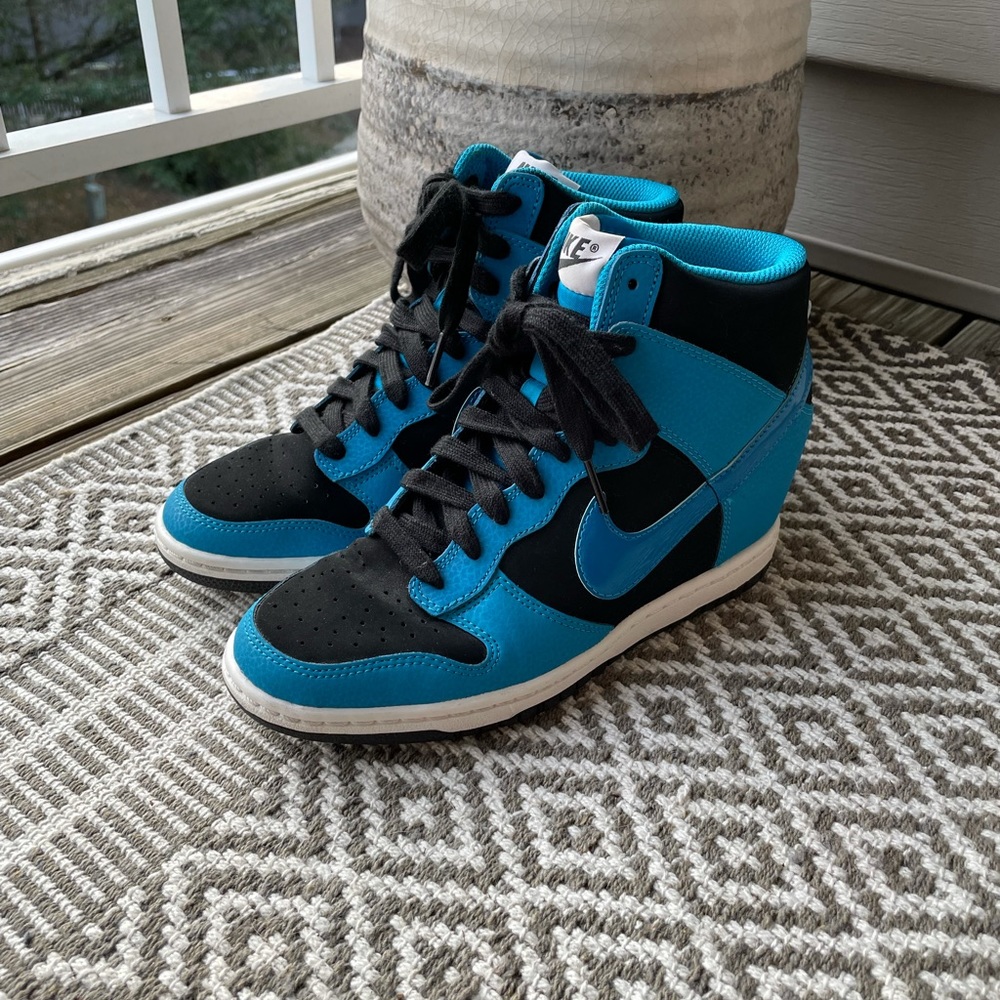 Nike Dunk Women’s Sky High Essential Sneakers SZ 7